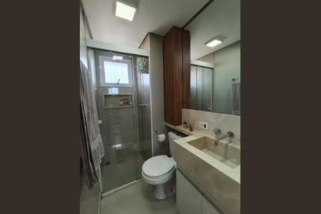 Apartamento à venda com 72m², 2 quartos e 2 vagas Apartamento à venda com 72m², 2 quartos e 2 vagasBanheiro da Suíte 1