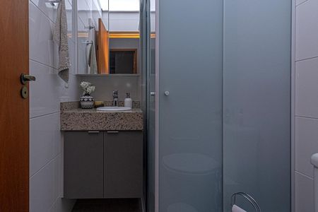 Casa à venda com 105m², 3 quartos e 2 vagas Casa à venda com 105m², 3 quartos e 2 vagasbanheiro social_1