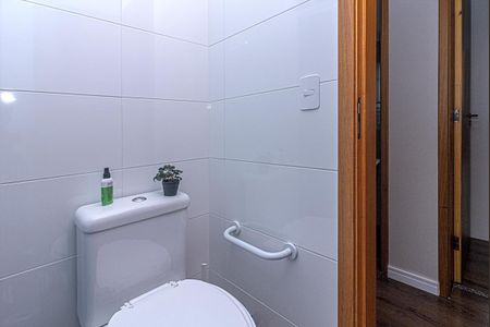 Casa à venda com 105m², 3 quartos e 2 vagas Casa à venda com 105m², 3 quartos e 2 vagasbanheiro social_4