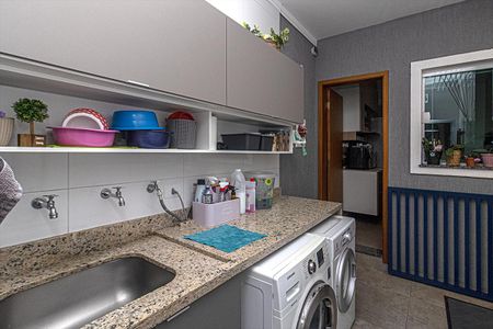 Casa à venda com 105m², 3 quartos e 2 vagas Casa à venda com 105m², 3 quartos e 2 vagasárea de serviço coberta_3