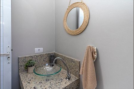 Casa à venda com 105m², 3 quartos e 2 vagas Casa à venda com 105m², 3 quartos e 2 vagasbanheiro no terraço_2