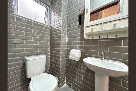 Banheiro  de apartamento para alugar com 1 quarto, 30m² em Centro, Florianópolis