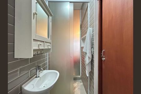 Banheiro  de apartamento para alugar com 1 quarto, 30m² em Centro, Florianópolis