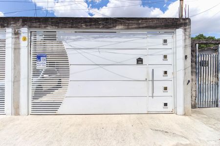 Casa para alugar com 70m², 3 quartos e 1 vagaFachada + Placa