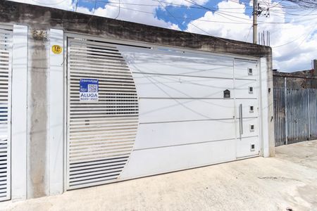 Casa para alugar com 70m², 3 quartos e 1 vagaFachada + Placa