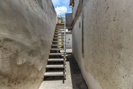 Casa para alugar com 70m², 3 quartos e 1 vagaEscada