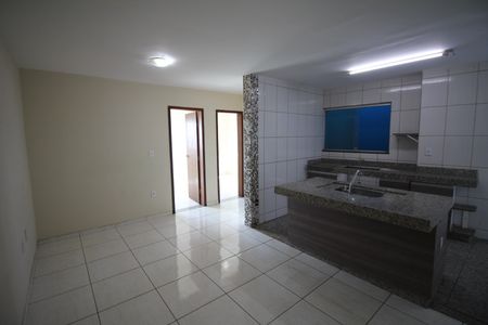Sala de apartamento à venda com 2 quartos, 60m² em Jardim Bandeirantes, Contagem