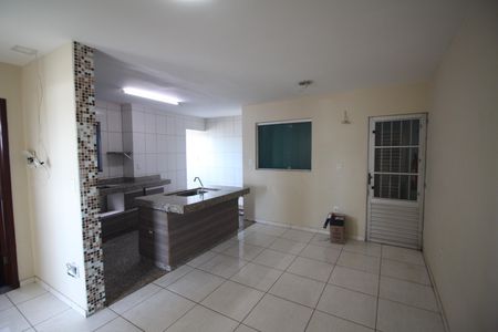 Sala de apartamento à venda com 2 quartos, 60m² em Jardim Bandeirantes, Contagem