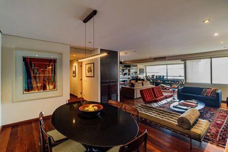 Sala de apartamento à venda com 3 quartos, 185m² em Real Parque, São Paulo