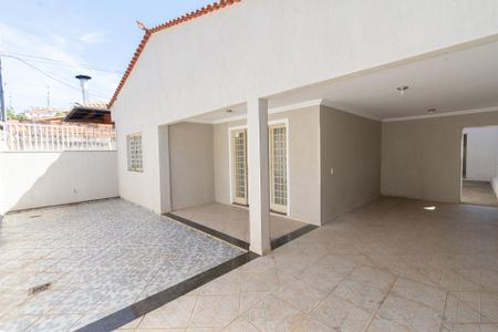 Casa à venda com 250m², 3 quartos e 2 vagasFachada interna