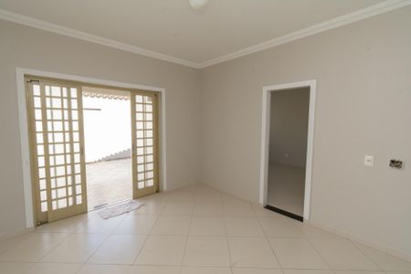 Sala de casa à venda com 3 quartos, 250m² em Santa Helena, Belo Horizonte