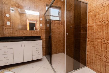 Casa à venda com 250m², 3 quartos e 2 vagasBanheiro