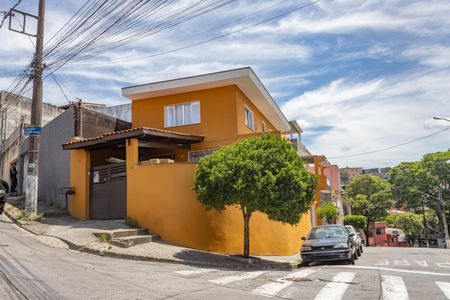 Casa à venda com 199m², 3 quartos e 2 vagasFachada + placa
