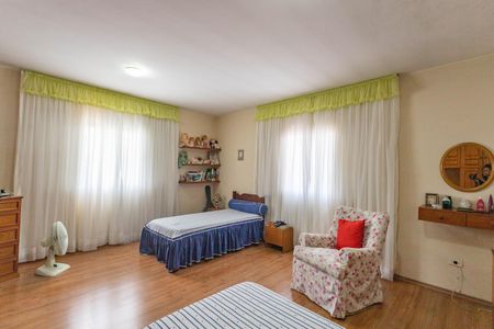 Casa à venda com 199m², 3 quartos e 2 vagasQuarto 2 