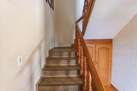 Casa à venda com 199m², 3 quartos e 2 vagasEscada 