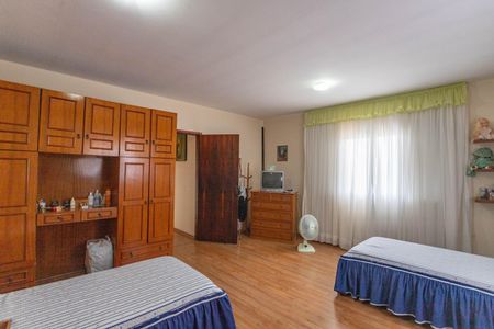 Casa à venda com 199m², 3 quartos e 2 vagasQuarto 2 