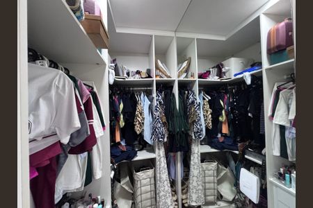 Apartamento à venda com 230m², 4 quartos e 2 vagasSuíte 1 - Closet 