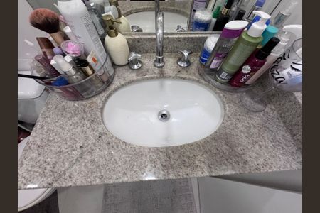 Apartamento à venda com 230m², 4 quartos e 2 vagasSuíte 1 - Banheiro