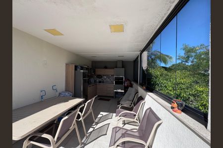 Apartamento à venda com 230m², 4 quartos e 2 vagasÁrea externa