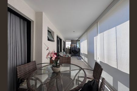 Apartamento à venda com 230m², 4 quartos e 2 vagasVaranda