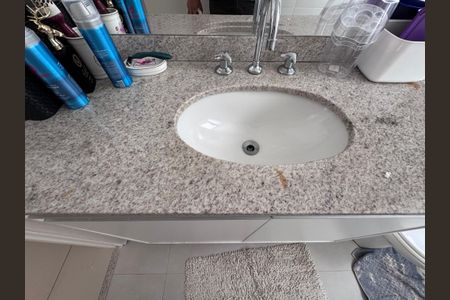 Apartamento à venda com 230m², 4 quartos e 2 vagasSuíte 3 - Banheiro