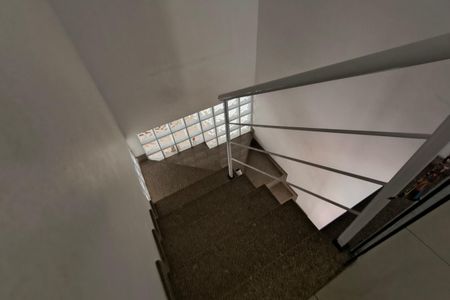 Casa de condomínio à venda com 256m², 5 quartos e 2 vagasEscada 