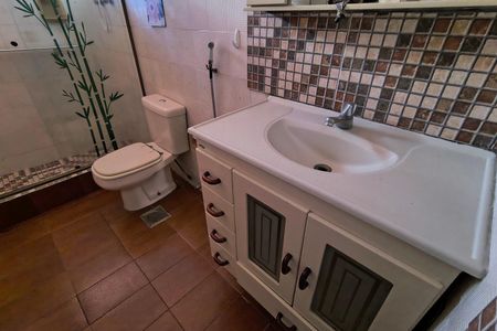 Casa de condomínio à venda com 256m², 5 quartos e 2 vagasBanheiro Social 1 - Casa 1