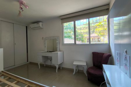 Casa de condomínio à venda com 256m², 5 quartos e 2 vagasQuarto 1- Casa 2