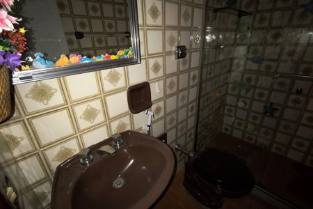 Casa de condomínio à venda com 256m², 5 quartos e 2 vagasBanheiro Social 2 - Casa 1