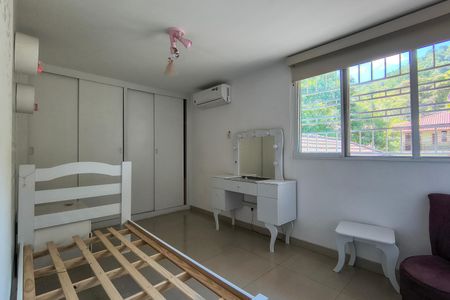 Casa de condomínio à venda com 256m², 5 quartos e 2 vagasQuarto 1- Casa 2