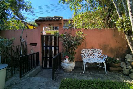 Casa de condomínio à venda com 256m², 5 quartos e 2 vagasQuntal