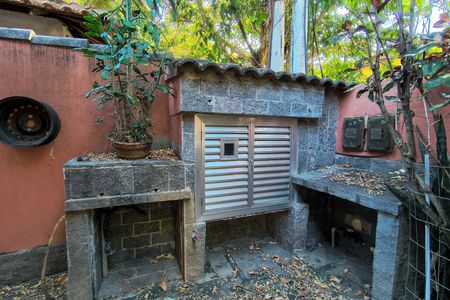 Casa de condomínio à venda com 256m², 5 quartos e 2 vagasQuintal