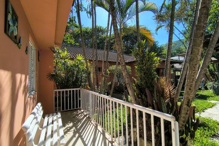 Casa de condomínio à venda com 256m², 5 quartos e 2 vagasFachada 