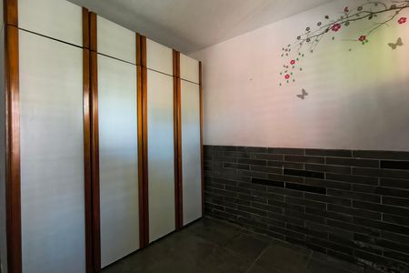 Casa de condomínio à venda com 256m², 5 quartos e 2 vagasQuarto 1 - Armários - Casa 1