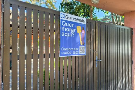 Casa de condomínio à venda com 256m², 5 quartos e 2 vagasFachada 