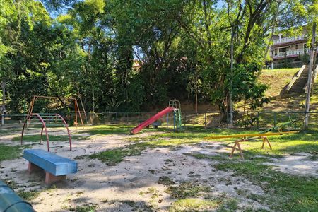 Casa de condomínio à venda com 256m², 5 quartos e 2 vagasÁrea comum - Playground