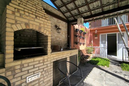 Casa de condomínio à venda com 256m², 5 quartos e 2 vagasChurrasqueira