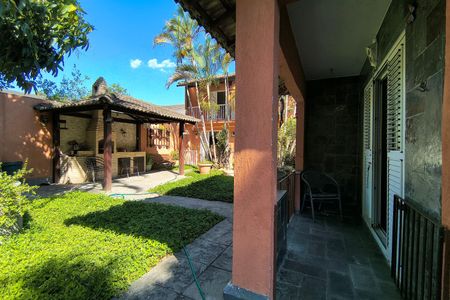 Casa de condomínio à venda com 256m², 5 quartos e 2 vagasQuintal