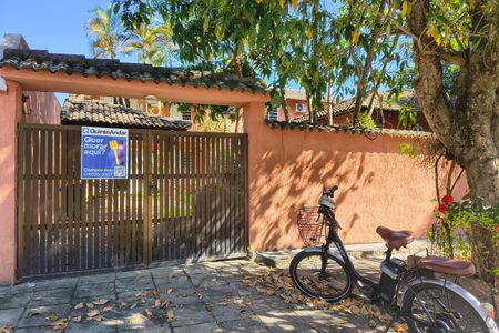 Casa de condomínio à venda com 256m², 5 quartos e 2 vagasFachada 