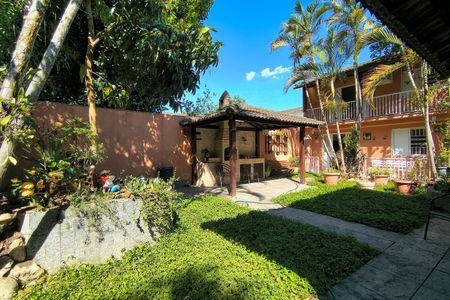 Casa de condomínio à venda com 256m², 5 quartos e 2 vagasQuintal