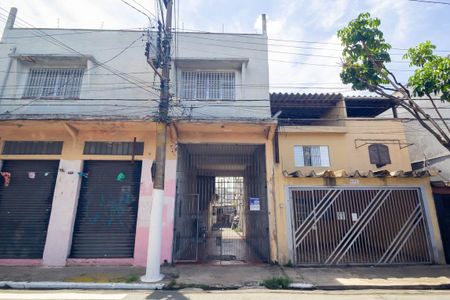 Casa para alugar com 250m², 2 quartos e 2 vagas Casa para alugar com 250m², 2 quartos e 2 vagasFachada