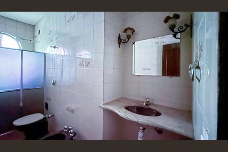 Casa para alugar com 360m², 3 quartos e 2 vagasBanheiro social 