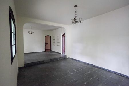 Sala 1 de casa para alugar com 3 quartos, 360m² em Glória, Belo Horizonte