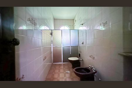 Casa para alugar com 360m², 3 quartos e 2 vagasBanheiro social 