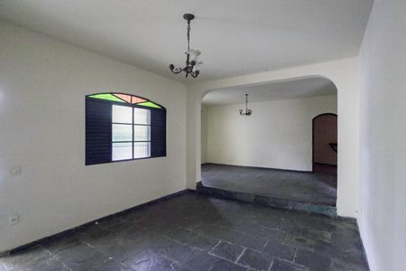 Sala 1 de casa para alugar com 3 quartos, 360m² em Glória, Belo Horizonte