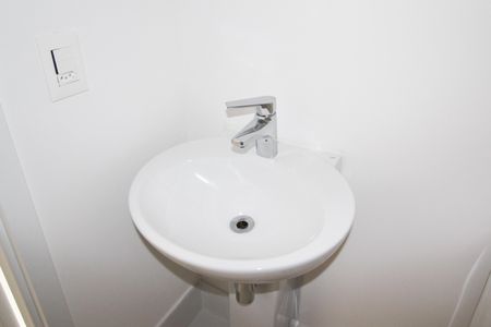 Banheiro de kitnet/studio para alugar com 1 quarto, 21m² em Indianópolis, São Paulo