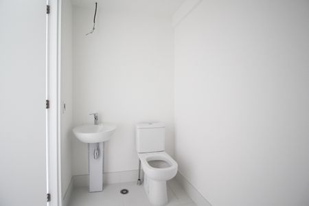 Banheiro de kitnet/studio para alugar com 1 quarto, 21m² em Indianópolis, São Paulo