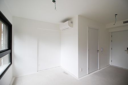 Sala de kitnet/studio para alugar com 1 quarto, 21m² em Indianópolis, São Paulo