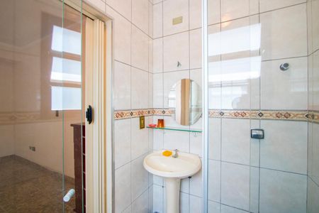 Apartamento à venda com 85m², 2 quartos e 2 vagasBanheiro do quarto 1