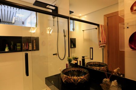 Banheiro de casa à venda com 1 quarto, 153m² em Centro, Belo Horizonte
